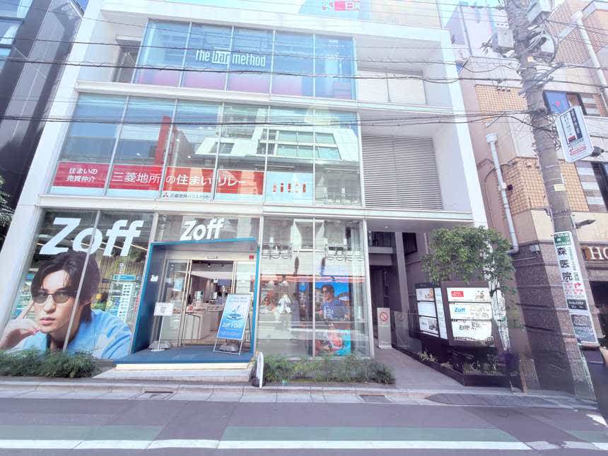 クリニックの入るビル外観